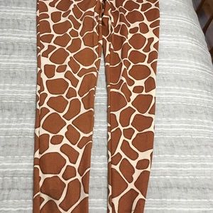 Giraffe print leggings
